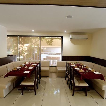 Hotel Sach Regency Ānand Extérieur photo
