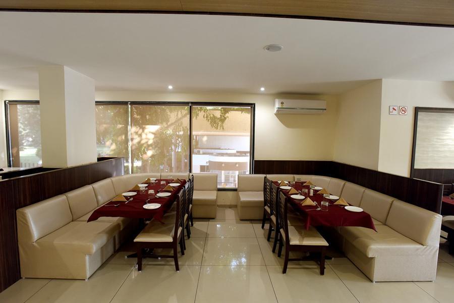 Hotel Sach Regency Ānand Extérieur photo