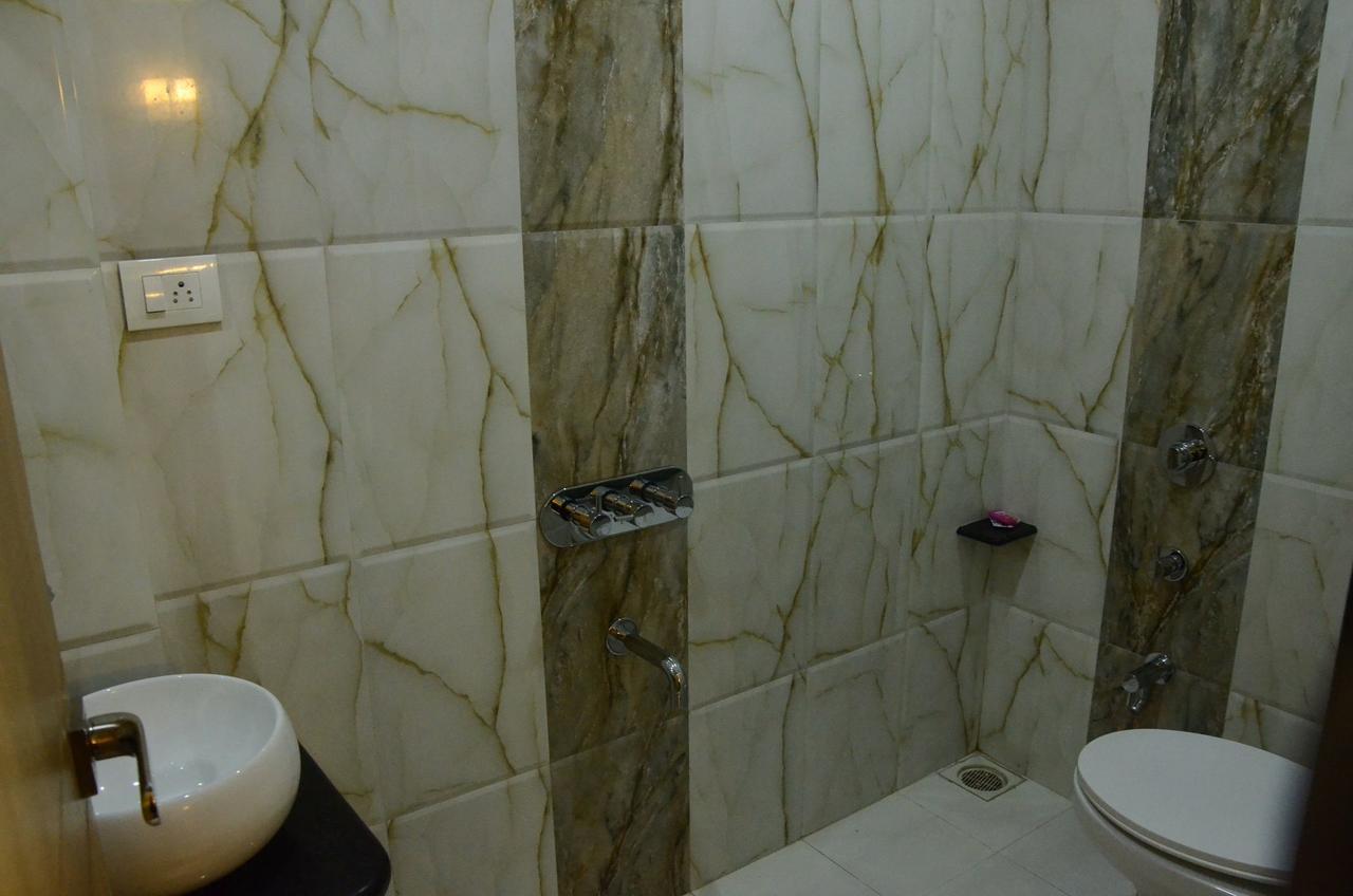 Hotel Sach Regency Ānand Extérieur photo