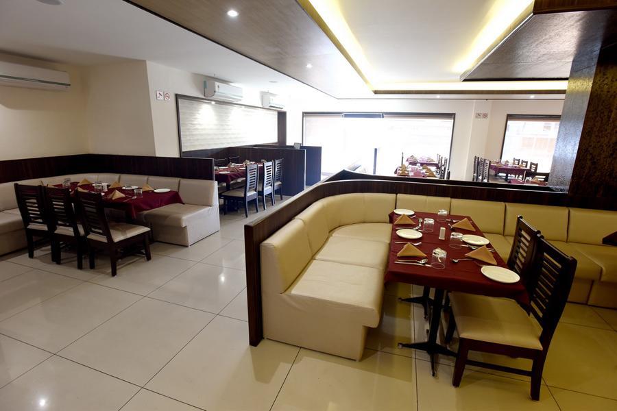 Hotel Sach Regency Ānand Extérieur photo